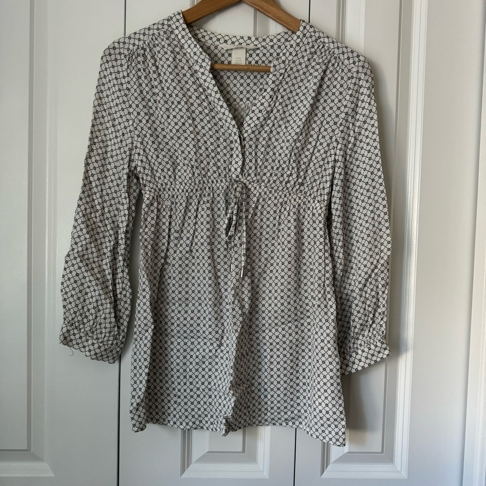 Maternity wear work blouse with adjustable ties